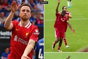 永不獨(dú)行！巴貝爾昨晚傳奇賽絕殺后模仿若塔慶祝動(dòng)作，向其致敬