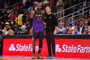 雷迪克：我正考慮設(shè)計(jì)兩套輪換 分別在詹姆斯出戰(zhàn)或缺席時(shí)使用