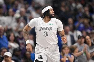 狀態(tài)一般！濃眉半場(chǎng)8中3拿到6分2板1助 正負(fù)值-18全隊(duì)最低