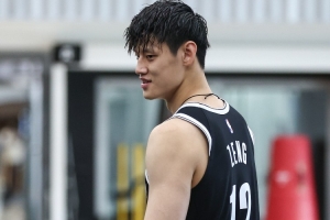 媒體人：曾凡博上一場(chǎng)打了十分鐘是超預(yù)期 今晚未出場(chǎng)是意料之外