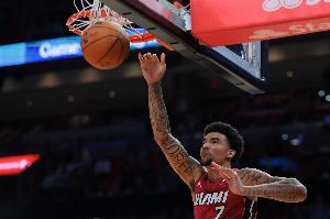 進(jìn)化成小文班！韋爾17中9&三分4中2拿到24分10板 另有1助2斷