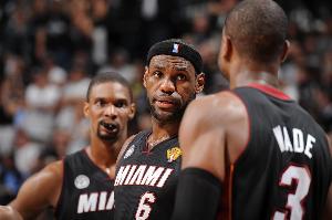 余華：李秋平當(dāng)年預(yù)測(cè)三巨頭熱火必勝小牛 人物太活躍作者難把控