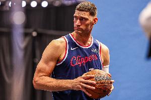 高炮火力兇猛！大洛佩斯首節(jié)僅5分鐘3記三分球轟11分1助