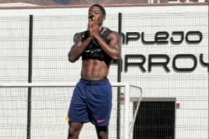 渴望上場(chǎng)比賽！曼晚：曼聯(lián)中場(chǎng)梅努在國(guó)際比賽日期間努力訓(xùn)練