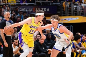 雷迪克：里夫斯造犯規(guī)的能力還在進(jìn)步 你一伸手他就順勢(shì)完成動(dòng)作