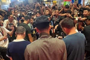 期待下次相遇！布克曬中國(guó)賽期間的近照：來(lái)自中國(guó)澳門的愛