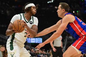 字母哥談特納：他創(chuàng)造了難以置信的空間 且總是和每個(gè)人溝通