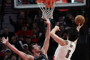 隊(duì)記：楊瀚森單打尤班克斯背運(yùn)+轉(zhuǎn)身這一套哪個(gè)大個(gè)子能做出來？