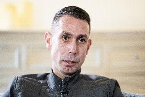 郵報(bào)：前英超裁判庫(kù)特被控制作兒童不雅視頻，本人現(xiàn)身法庭