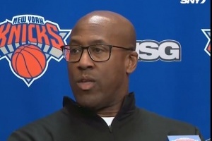 面包談讓亞布塞萊打中鋒：這是個(gè)學(xué)習(xí)的過程 下半場(chǎng)明顯更好了