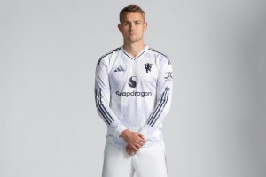 官方：曼聯(lián)客戰(zhàn)利物浦將穿白色客場(chǎng)球衣，是本賽季首次