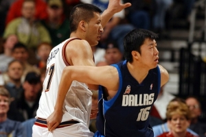 楊毅：王治郅和諾維茨基在訓(xùn)練時(shí)進(jìn)攻水平相當(dāng) 比賽時(shí)待遇不一樣