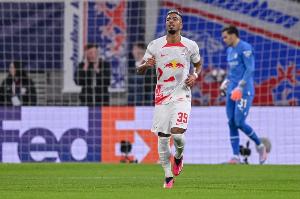 圖片報(bào)：為了恢復(fù)跟腱，萊比錫邊衛(wèi)亨里希斯步行幾公里去訓(xùn)練中心