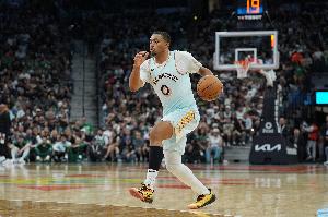 彈無(wú)虛發(fā)！凱爾登全場(chǎng)5中5貢獻(xiàn)14分3板1助3斷 正負(fù)值+20冠絕全場(chǎng)