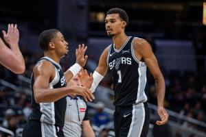 ??這是2米26的人？文班你不要太離譜 這一頓操作也太嫻熟了吧？