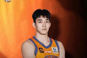 未來可期等你閃耀！祝上海男籃球員萬孟霖21歲生日快樂！??