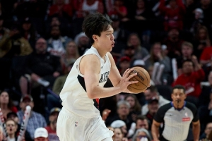 如何改進楊瀚森在空位接不到球？比盧普斯：我會讓他更多組織進攻