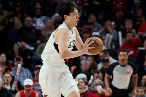 媒體人：小楊還不能完全適應這樣的比賽速度 體能速率需要慢慢練