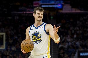 外線炮臺(tái)！波斯特11中5得到16分5板1助1斷1帽 三分9中3