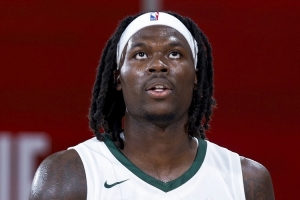 真摯的祝福！祝雄鹿球員克里斯-利文斯頓22歲生日快樂(lè)！??