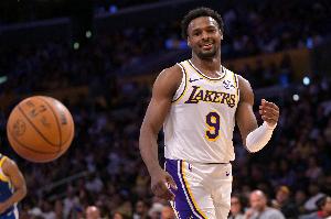 還行！布朗尼替補(bǔ)出戰(zhàn)23分鐘 8投3中得7分3板2助1斷1帽