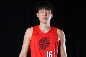 媒體人：比盧普斯把瀚森當空間型內線用 小楊訓練中的3分應該穩(wěn)定