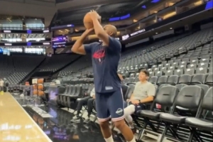 小菜一碟！快船官方曬保羅訓(xùn)練視頻：超遠(yuǎn)負(fù)角度三分一擊命中