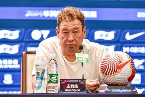 斯盧茨基：路易斯合練次數(shù)不多，但明天登場應(yīng)該沒有問題