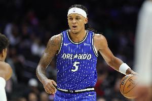 新賽季更進一步！班凱羅上半場6中4得14分7板2助1帽 罰球6中5