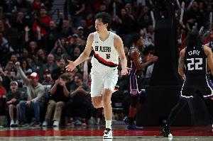 裁判搞什么???楊瀚森末節(jié)51秒內(nèi)被吹兩次犯規(guī) 光速六犯離場(chǎng)