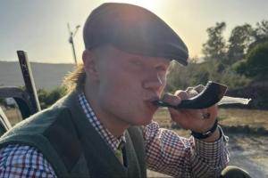 被他裝到了！網(wǎng)友提問(wèn)哈蘭德：你抽的啥？哈蘭德回答：進(jìn)球