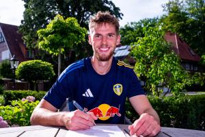 斯塔赫：納帥尚未明確告知他需要我踢6號位，但這個(gè)位置我也能踢