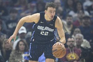 還是很穩(wěn)！小瓦格納14中8&三分6中3砍全場(chǎng)最高24分 另有3助2斷