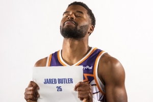 對陣湖人爆砍35分7板9助！名記：太陽已經裁掉了賈里德-巴特勒