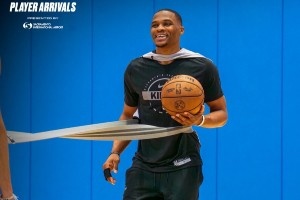 新援就位！威少現(xiàn)身薩克拉門托訓練館 國王生涯新篇章開啟