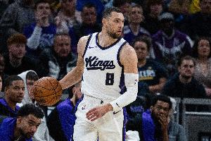 效率挺高！拉文第一節(jié)三分3中2砍下8分3助攻 正負值+8