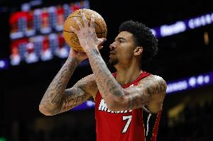 穩(wěn)定拿到兩雙！韋爾15中7&罰球6中6拿到20分14籃板 另有1斷1帽