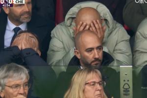 安德烈-桑托斯錯失單刀良機，馬雷斯卡觀眾席上痛苦捂臉