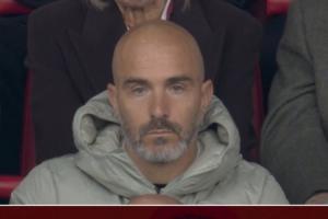 兩邊都不好過！看臺上馬雷斯卡一臉疲憊，森林老板面色鐵青