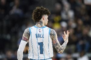 阿里納斯：三球紋身太多無(wú)法做門(mén)面 即使老詹拍廣告也要遮上紋身