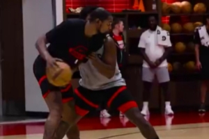 場(chǎng)面炸裂！火箭官推曬訓(xùn)練視頻：杜蘭特兩次助攻亮眼