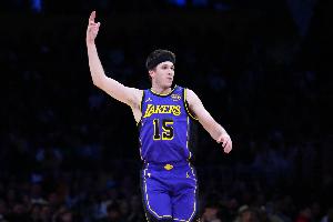 名記：里夫斯續(xù)約可能性為零 他下賽季可能會獲得超過4000萬報價