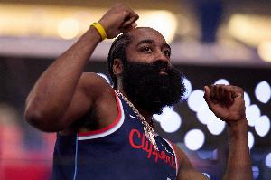 夏天歇大了？哈登季前賽場均6分7.7助3失誤 命中率36.8/10/50%