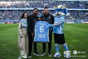 致敬功勛外援！大連英博為羅伯森辦退役儀式