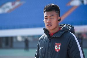 距保級(jí)區(qū)2分！譚龍：我們還有三場(chǎng)球的機(jī)會(huì)，我覺(jué)得還有希望