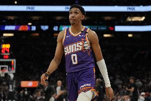 瑞安-鄧恩談?dòng)?xùn)練強(qiáng)度：每個(gè)人都很拼 看看狄龍的頭就知道了