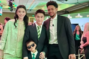 奚夢(mèng)瑤逆天大長腿奪目！綠軍小老板何猷君曬與“表弟”西蒙斯合影