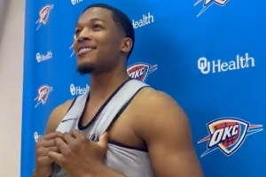 揚(yáng)布拉德談簽雙向：我告訴父親他幾乎要哭了 我能睡個(gè)安穩(wěn)覺(jué)了