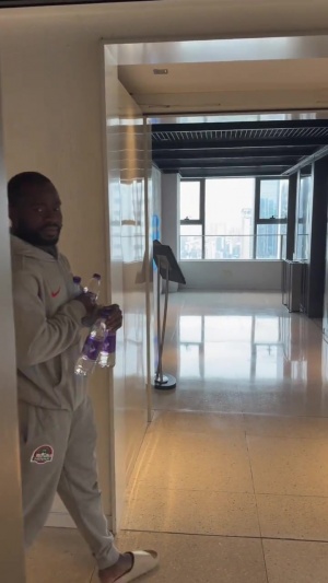 口吐芬芳！阿奇姆彭被納薩里奧惡搞后用中文爆粗：WCNMLGB??