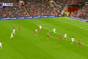 不在狀態(tài)！薩拉赫停球調(diào)整后瞄近角打偏，瓊斯提前慶祝隨后抱頭